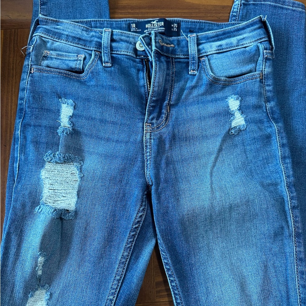 Hollister Women's Blue Distressed Jeans